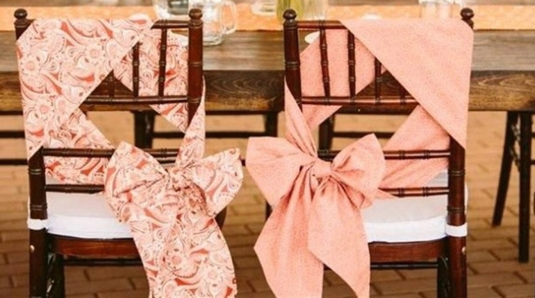 Які стільці обрати для весілля, конференції чи фуршету