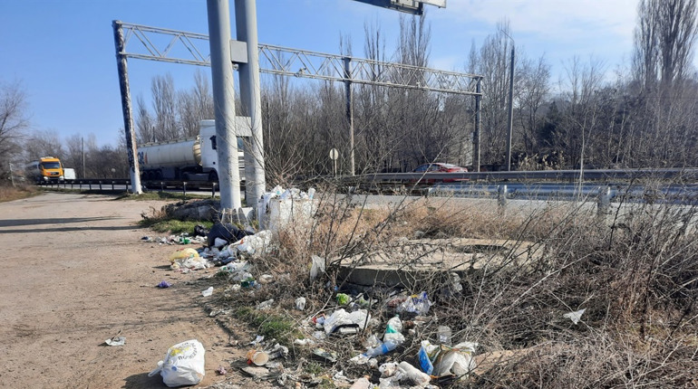 Смітник біля Хаджибейського лиману: на Об’їзній дорозі можуть заборонити зупинку авто
