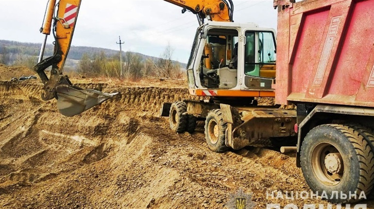 У Мамаївській ОТГ правоохоронці зафіксували незаконне видобування корисних копалин