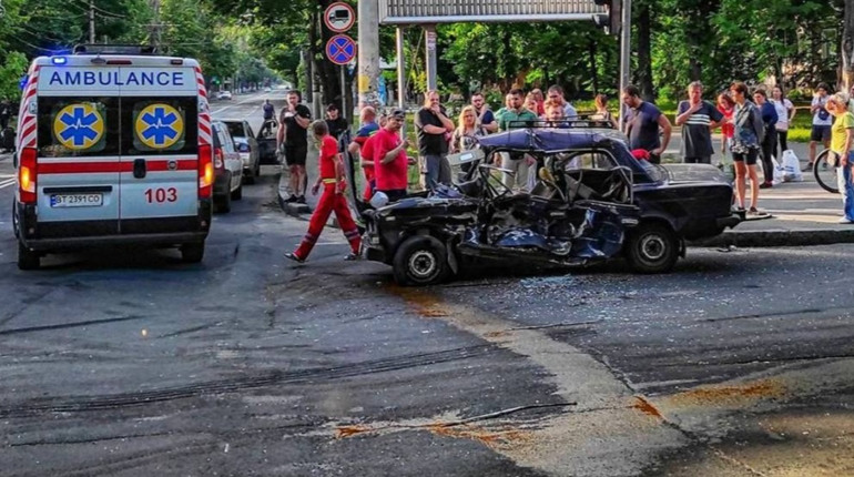 У Херсоні сталась смертельна ДТП за участі ворожої бронетехніки
