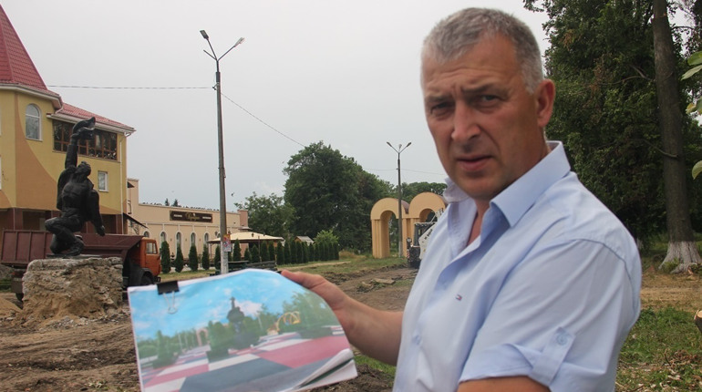 У Калинівці реконструюють пам’ятника партизанам та територію біля нього