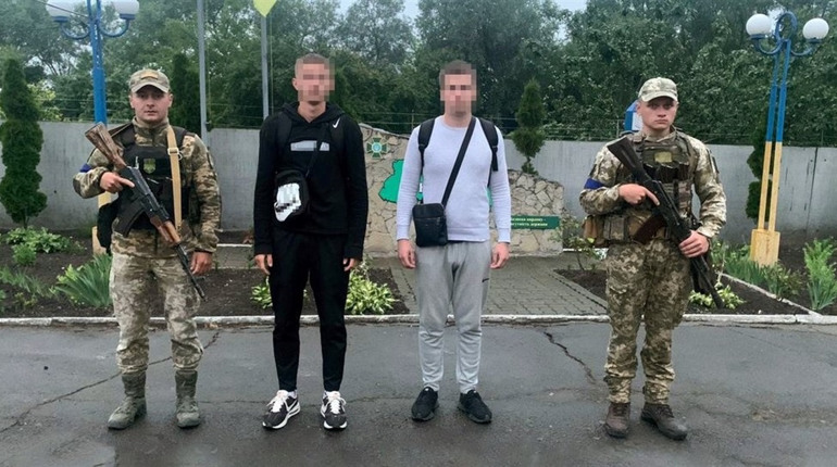 На Волині затримали двох ухилянтів із Черкащини, які пішки йшли у Польщу