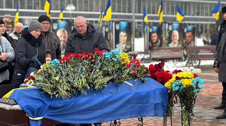 У Південному попрощалися з 76-им загиблим військовим з громади (ФОТО)