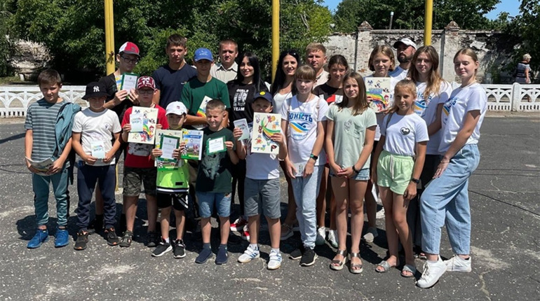 Фото дня: спортсмени Лозівщини привітали олімпійців з початком літніх ігор