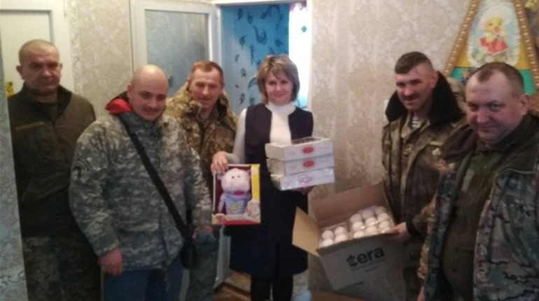 Вихованці Попаснянського дитячого садочку отримали подарунки від волонтерів з Західної України