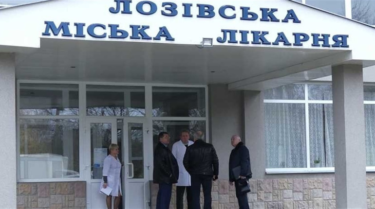 Благодійники - медикам. Сімейні лікарі Лозової отримали медобладнання і планшети