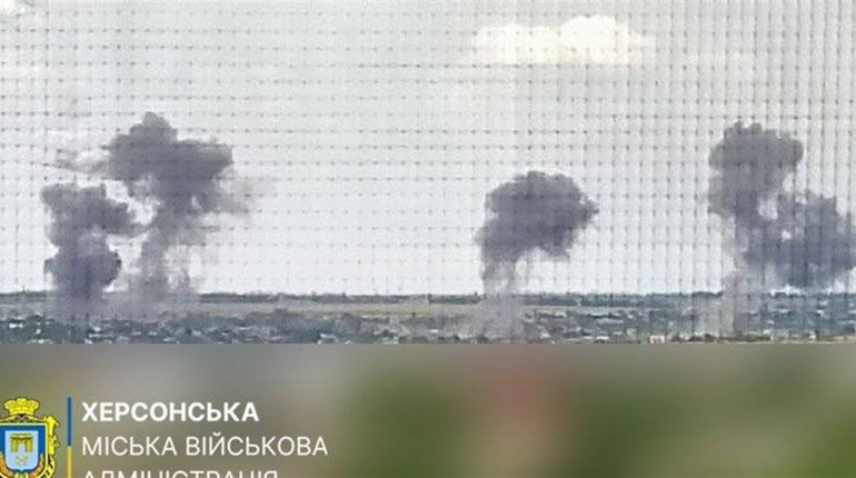 На Херсонщині армія рф атакувала житлові будинки, АЗС, мікроавтобус та приватні автівки