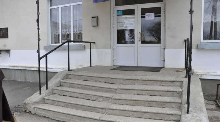 Ми перевірили: чи доступні виборчі дільниці в Чорткові для людей з інвалідністю