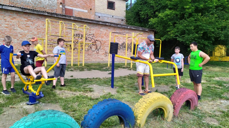 В Умані на набережній Осташівки новий спортивний майданчик