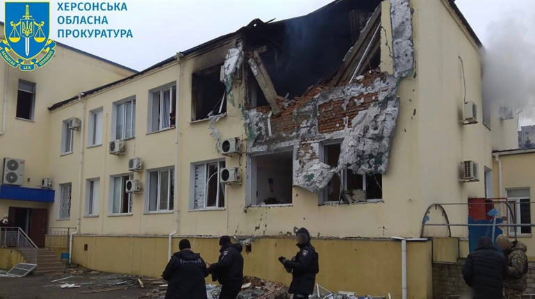 Ворог вчергове обстріляв Херсон, є жертви серед цивільного населення, — прокуратура