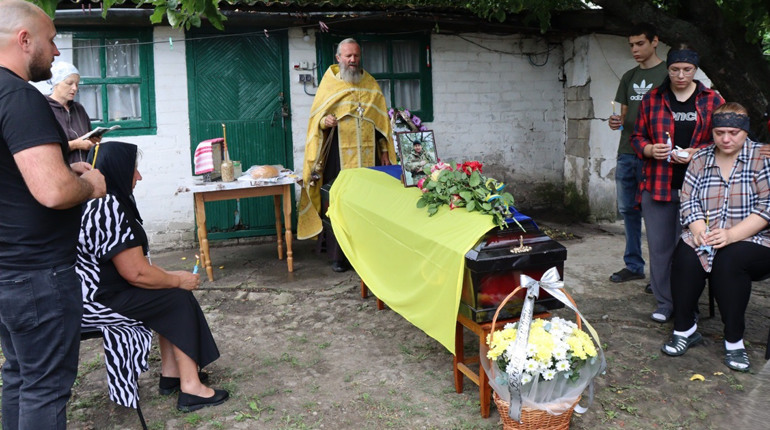 «Ми до останнього вірили, що він живий»: на щиті Шмирьов Роман з Донеччини (ВІДЕО)