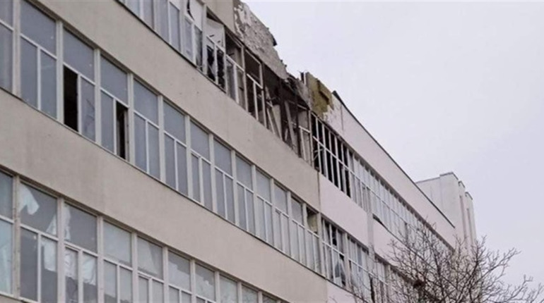 Росіяни черговим обстрілом знищили в Херсоні редакцію «Дебют-газети»