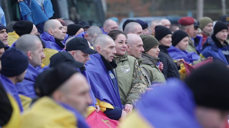 З російського полону повернулися 300 українських військових: серед звільнених — 9 з Вінниччини