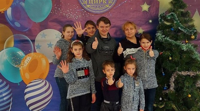 Евакуювалися з 8 дітьми завдяки благодійникам — історія родини з Волноваського району
