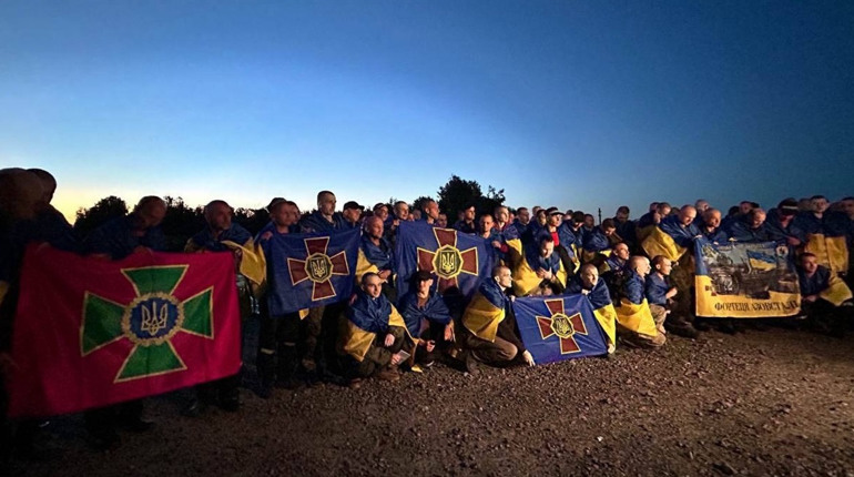 "Синочок Іван вдома!" З російського полону звільнили 90 військових, серед них біляївець