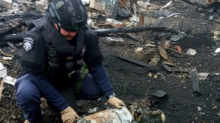 У Шевченковому сапери ДСНС вилучили бойову частину російського БпЛА "Герань"