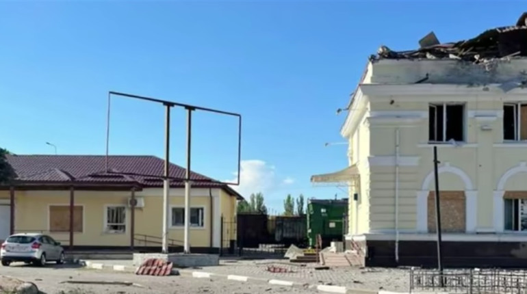 Окупанти вдруге за тиждень вдарили по вокзалу в Херсоні
