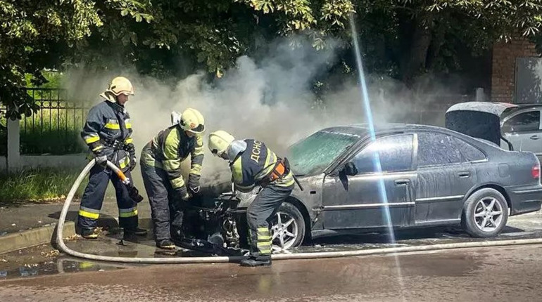 У Фастові посеред вулиці загорівся легковий автомобіль