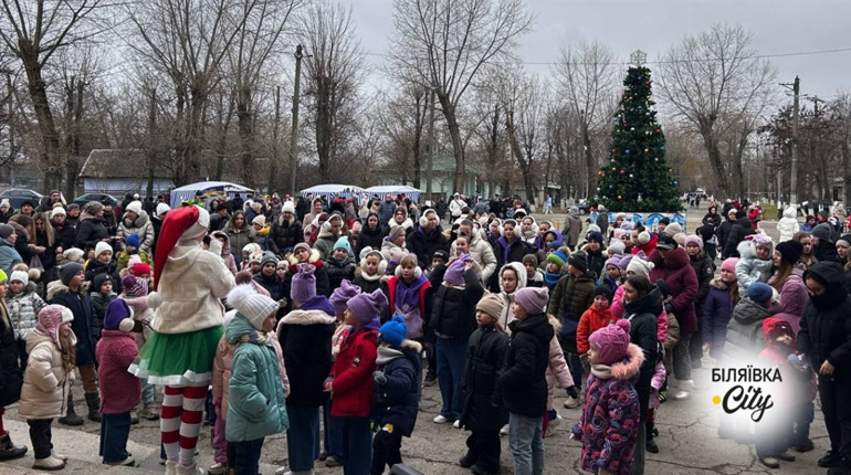 У Біляївці відбувся благодійний новорічно-різдвяний ярмарок-фестиваль: чим смакували та пригощали