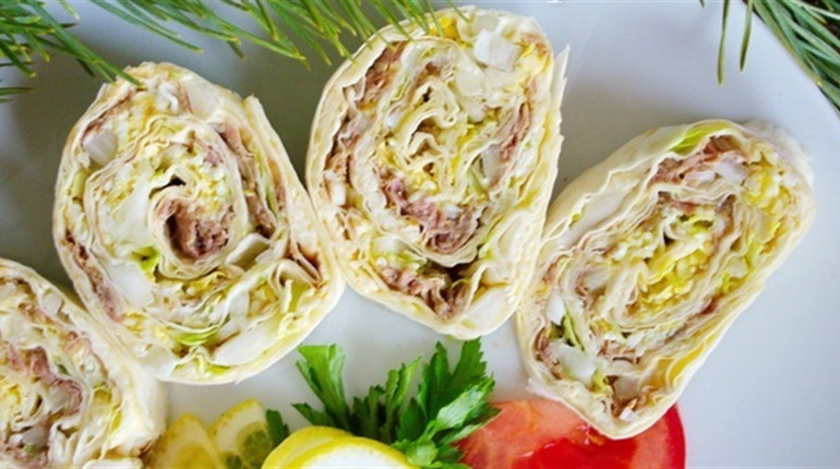 Рецепт дня: рулет з лаваша з тунцем, яйцями, сиром і огірком