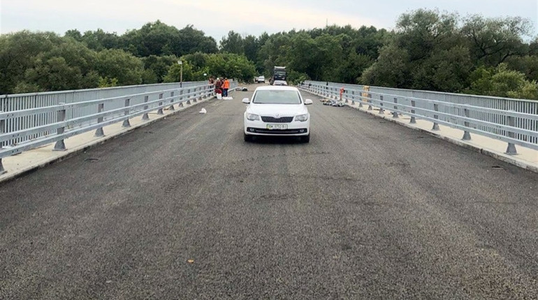 Міст в Чижівці відкрито для проїзду, але з обмеженнями: деталі в матеріалі