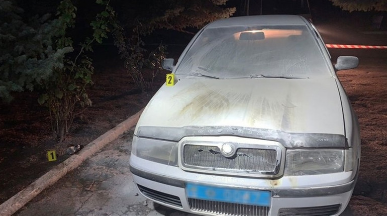 У Вознесенському районі неповнолітні на замовлення підпалили поліцейський автомобіль
