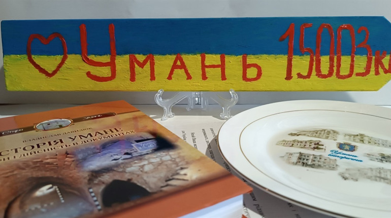 Умань в Антарктиці: дороговказ «Умань» зробив і передав полярникам краєзнавець-аматор Олег Білюга