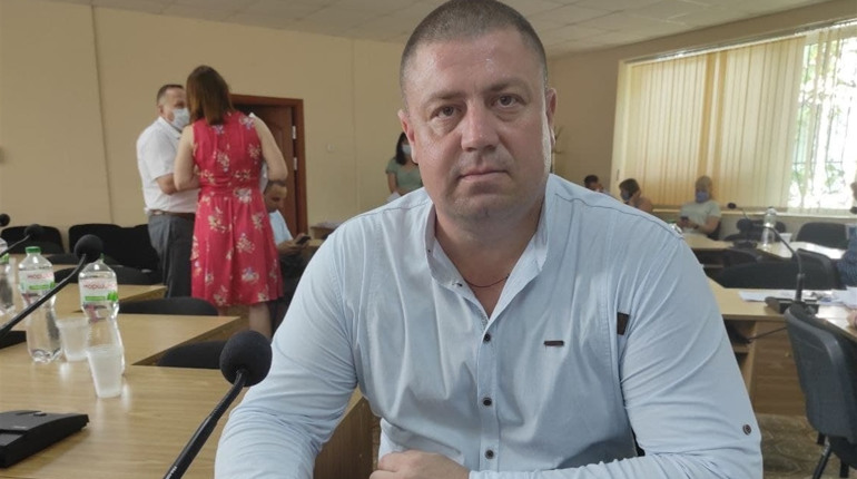У свої тридцять чотири роки він уже ветеран, депутат та благодійник