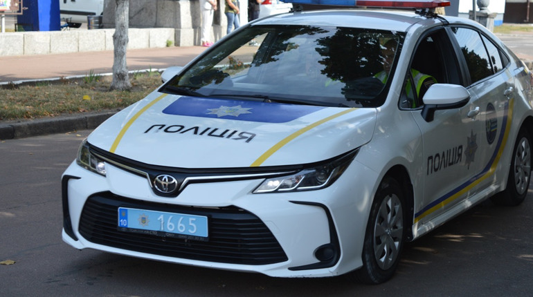 Жінка нібито продаючи простирадла, ошукала жительку Переяславщини на кругленьку суму: поліція