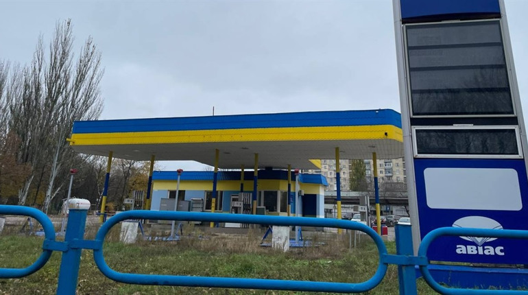 Занедбана АЗС «Авіас» у Жовтих Водах: чому заправка не працює