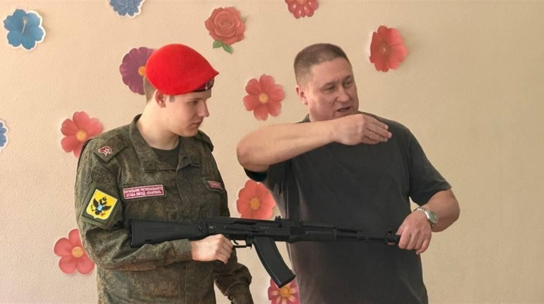 Росіяни в окупованій частині Херсонщини готують школярів до здачі нормативів зі збирання зброї