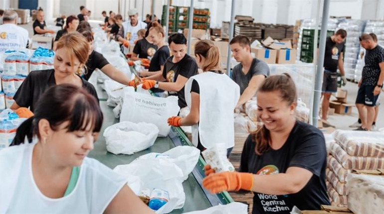В Умані запустили фабрику продуктових наборів World Central Kitchen: як отримати продукти