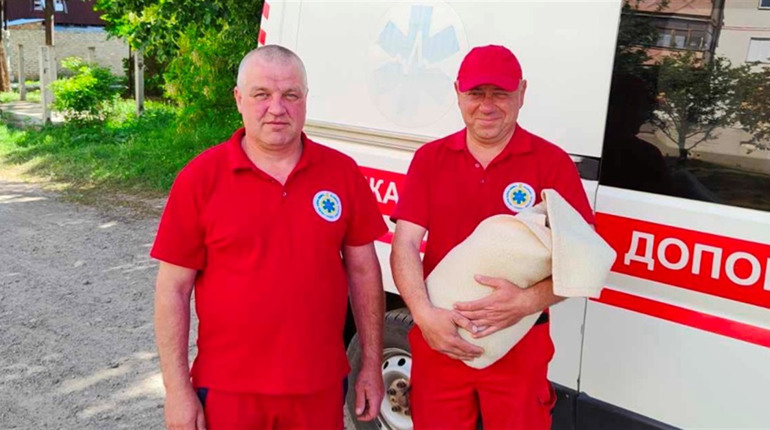 Медики Куп’янської екстренки приймали пологи просто в автомобілі