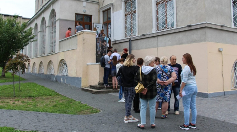 Третина людей не повідомляють про переїзд: чому соцзахист Дрогобицької громади обдзвонює ВПО