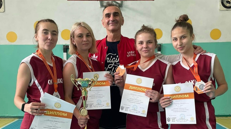 Червоноградські баскетболістки вперше перемогли на обласних спортивних іграх тергромад Львівщини