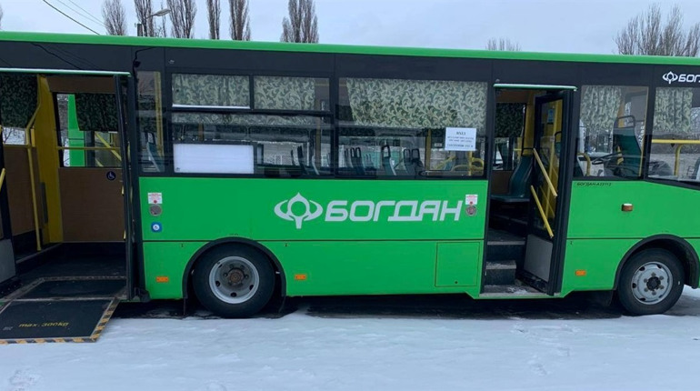 У Звягелі на маршрутах з'явилися нові автобуси