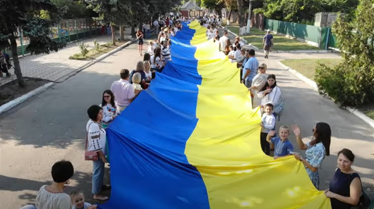 Хода, флешмоб, концерт, рекорди, ярмарок: як Біляївка відзначила річницю Дня Незалежності України