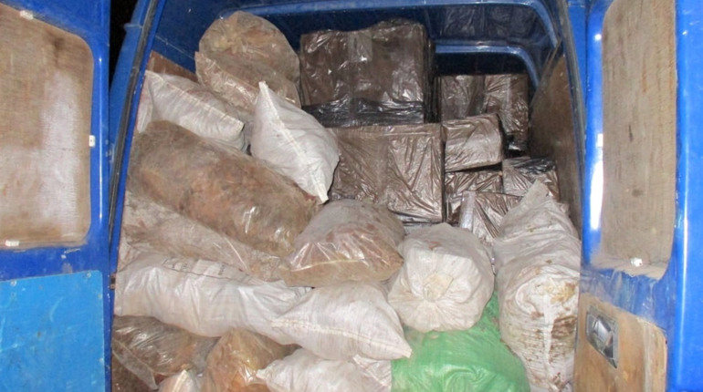 Цигарки на майже два мільйони гривень вилучили в жителя Клесова