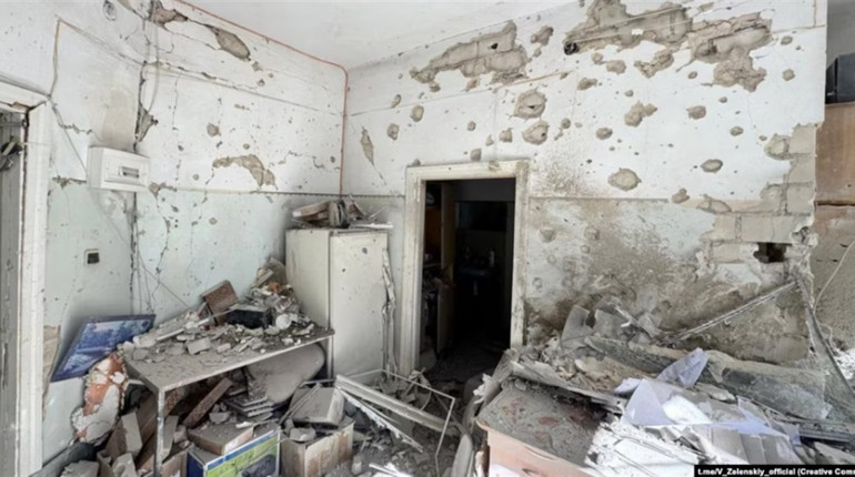 Зранку окупанти обстріляли один із медзакладів Херсона, є поранені