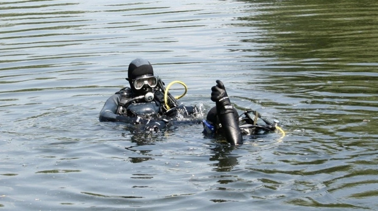Водолази підняли з річки Горинь тіло чоловіка