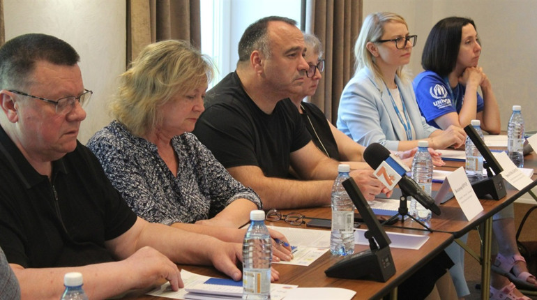 Підтримка переселенців на Хмельниччині: благодійні організації та ОВА об’єднують зусилля