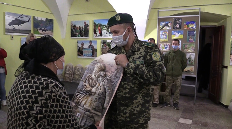 В Умані вручили 14 ікон пам'яті родинам загиблих героїв-воїнів