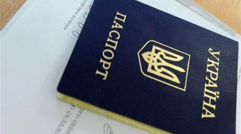 В Україні планують припинити використовувати паперові паспорти 
