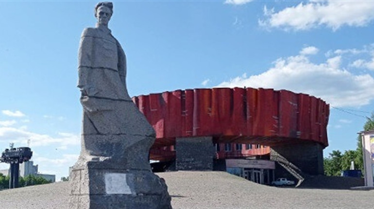 У Шепетівці демонтують пам’ятник ідеологу комуністичного режиму Миколі Островському