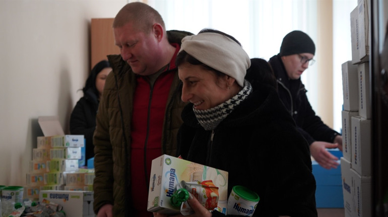 Пюре та чіпси наймолодшим. У Городок надійшла гуманітарна допомога із Німеччини