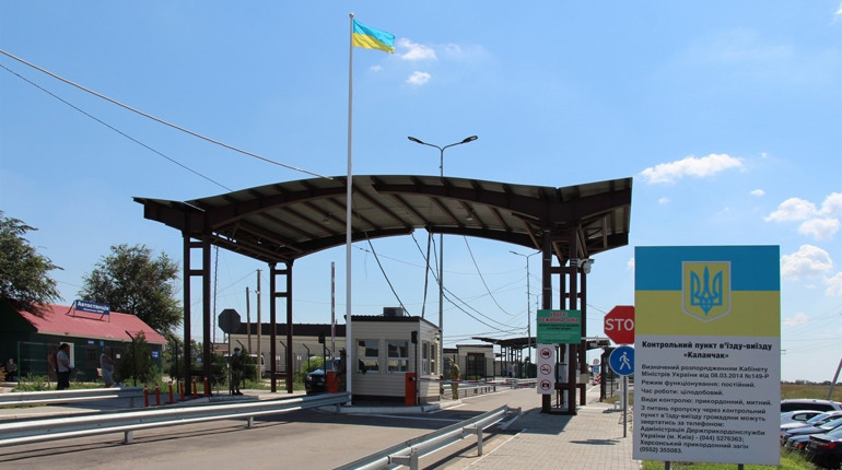 Влітку 2020 року до Криму їздили в 7 разів менше людей, аніж минулоріч. Яким був сезон?