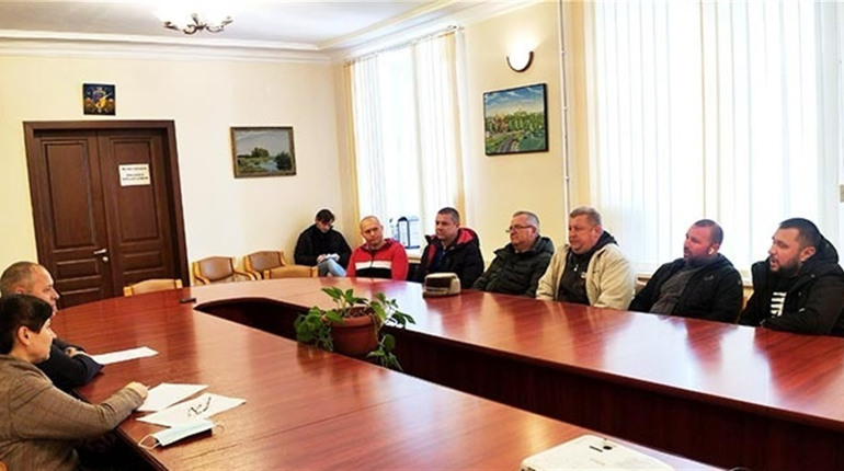 Служби таксі ціну не знизять