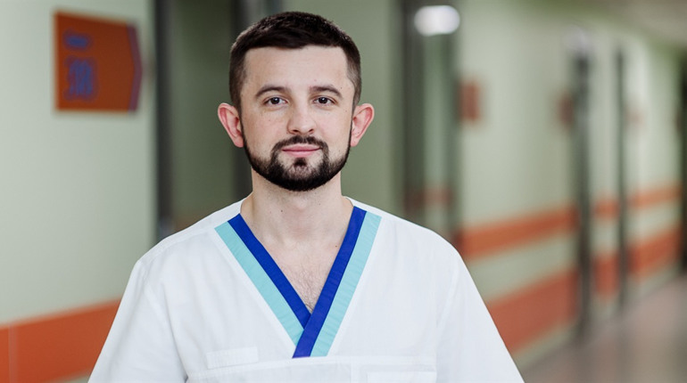 Справа лікаря Русакова з Біляївки: адвокати заявили про спробу рейдерського захоплення клініки