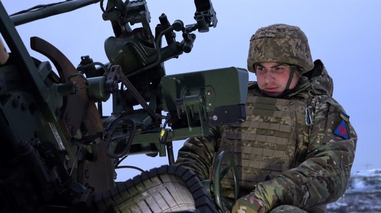 Бійці зенітної ракетної Херсонської бригади збили російський БпЛА «Молнія» (відео)