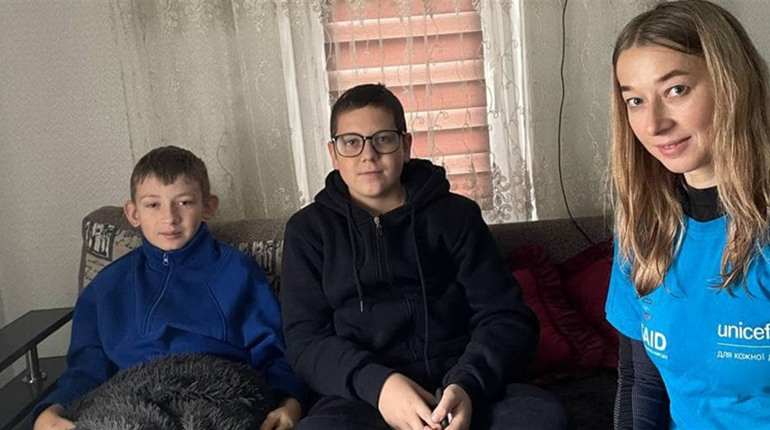 Як діти в Глухові оговтуються після обстрілу рф: розказали волонтери UNICEF